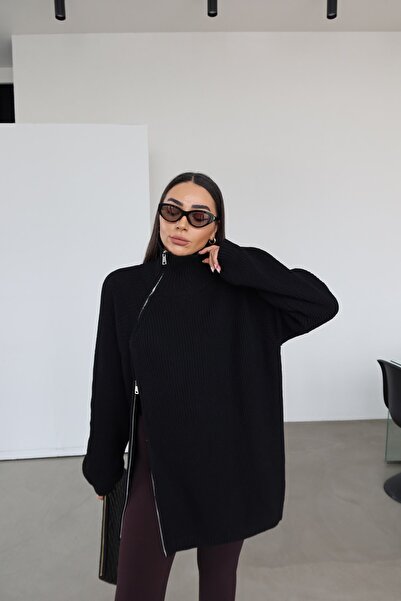 Özge Özgenç Oversized Knitwear with Side Zipper