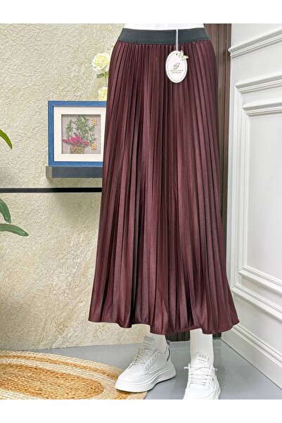 WASL ALKHAIR Luxurious striped crepe skirt with a flowing silhouette and soph...