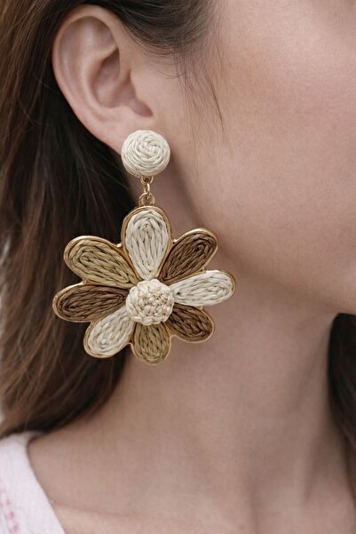 FASHİON FEWELLRY El Yapımı Hasır Çiçek Küpe – Krem & Bej Gold Detaylı Tasarım