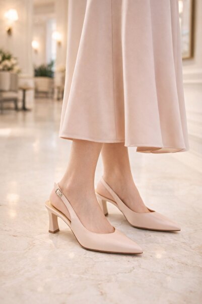 Peta Elegantly Designed Pointed Toe Women's Shoes
