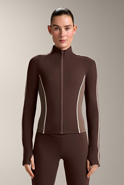 Oysho سترة تقنية خفيفة ودافئة