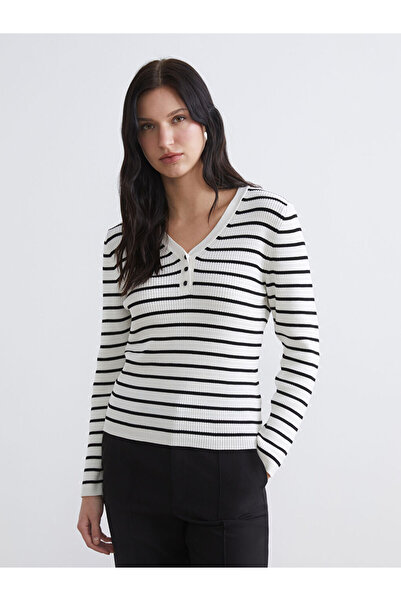 LC Waikiki Λευκό γυναικείο πλεκτό πουλόβερ με ρίγες και λαιμόκοψη V