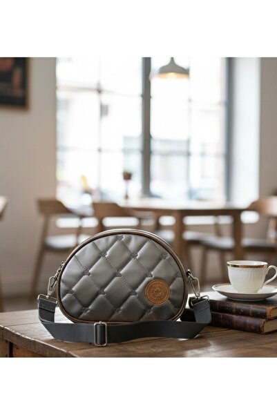 Butik Kadın GriKapitone Nakışlı Yarım Ay Çapraz Askılı Çanta