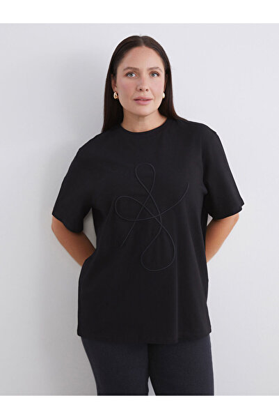 LC Waikiki تي شيرت نسائي أسود مطرز برقبة دائرية