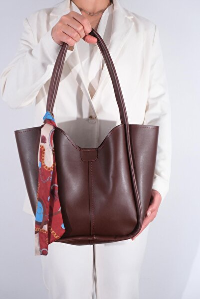 Store حقيبة كتف نسائية من الجلد موديل جولدن مع حقيبة مكياج وشال