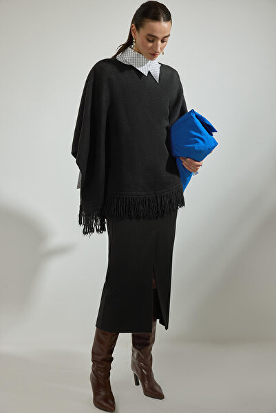 Touché Privé Fringed Knitted Poncho