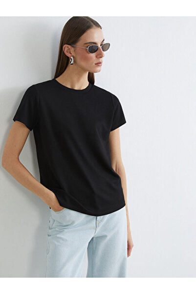 LC Waikiki Rmz Gi̇yi̇m Farkiyla Zero Roba Yaka Soft Touch Women's T-Shirt