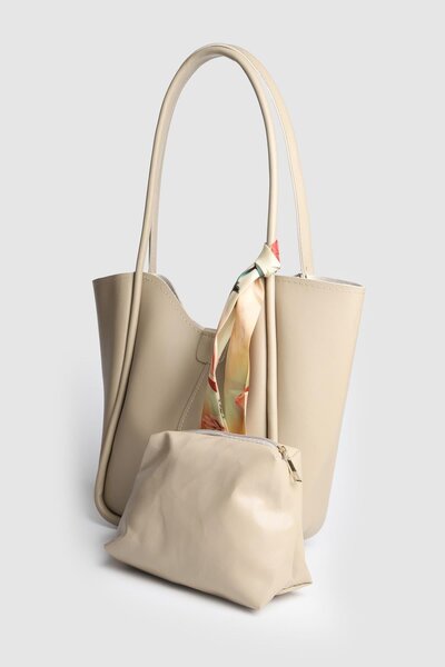 Store حقيبة كتف نسائية من الجلد موديل جولدن مع حقيبة مكياج وشال