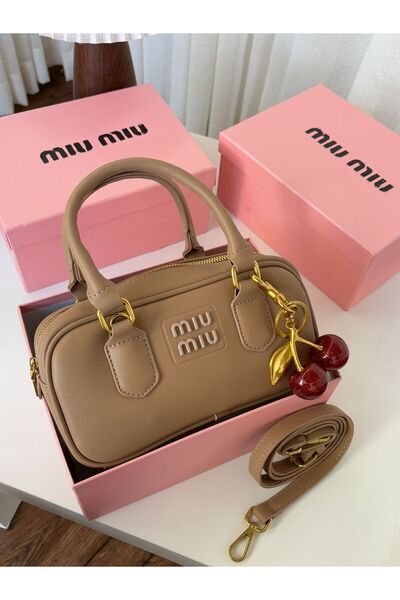 GGGG Bags with their accessories