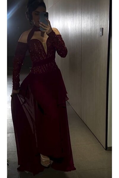 NALA FASHION A luxurious burgundy dress with royal touches