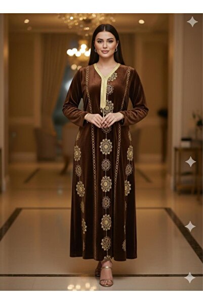 KALDE A luxurious and elegant velvet jalabiya with beautiful patterns.