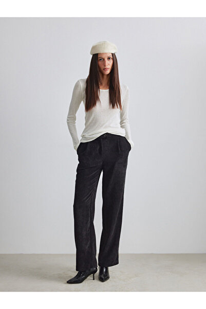 LC Waikiki Özmarka Нови панталони с широки крачоли от кадифе за жени