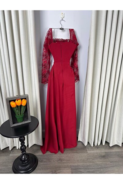 Shmouk Fashion Elegant maroon evening dress with sophisticated lace sleeves