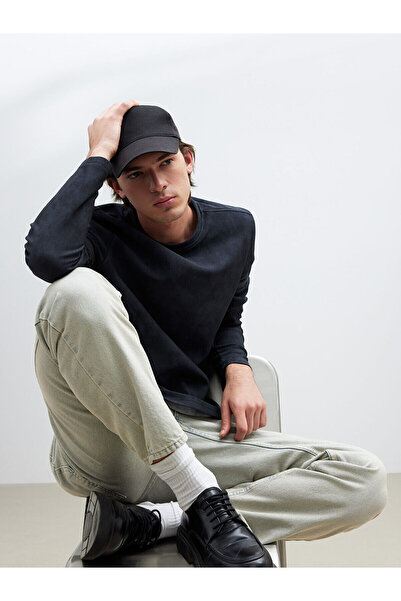 LC Waikiki RMZ GİYİM ΠΡΟΣΦΟΡΕΣ ΤΗΣ ΣΕΖΟΝΗΣ Μαύρο ανδρικό φούτερ με λαιμόκοψη ...