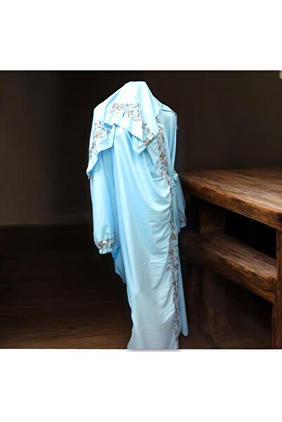 ssd A very luxurious embroidered prayer shawl with an attached, wide, and com...