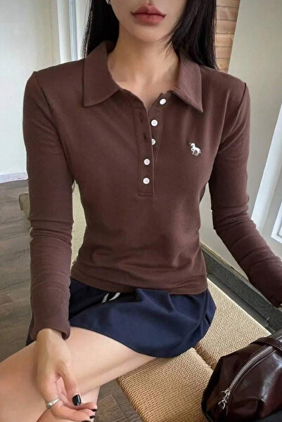 İlayda Toprak Μπλούζα με μακριά μανίκια και γιακά πόλο, με κεντητό σχέδιο Hor...