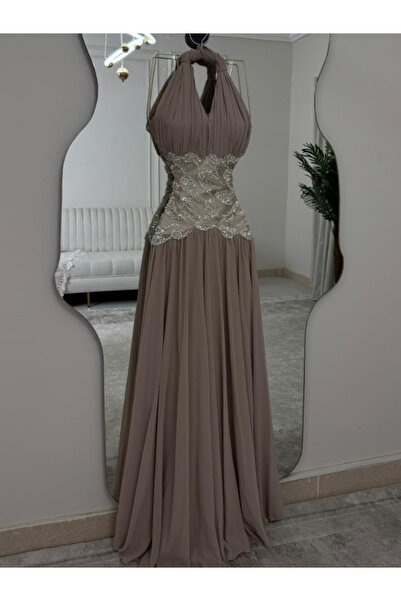 Elora Luna's royal dress