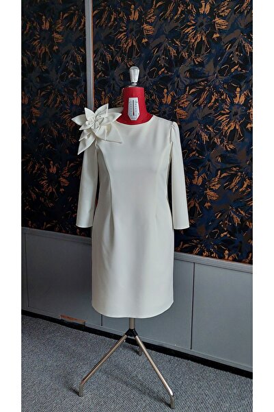 FARA Ivory midi day dress with flower accessory