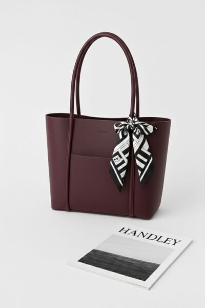 Handley Πολυτελής τσάντα ώμου με φουλάρι