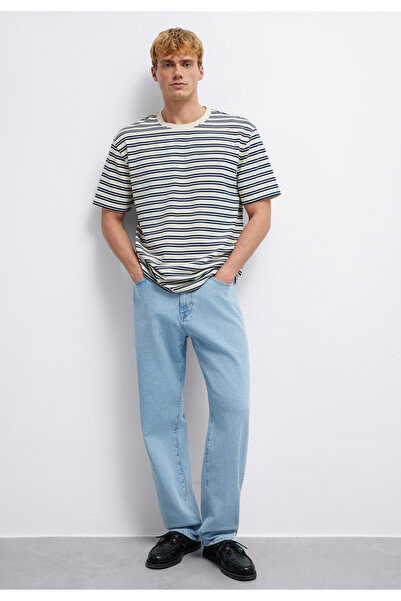 Mavi Εκδοχή Μπεζ με ρίγες σε μπλε ναυτικό μπλουζάκι με λαιμόκοψη και κανονική...