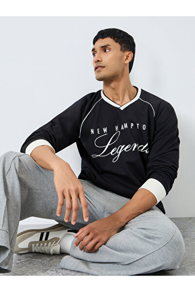 Styli Men Black Slogan Print Raglan Sleeve Sweatshirt