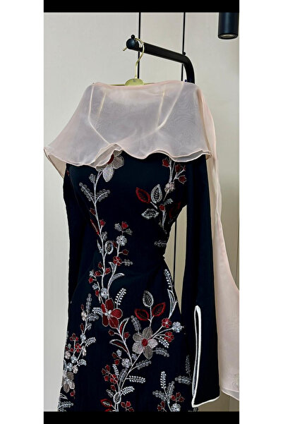 AREEJ FASHION ✨ An evening dress embroidered with elegant details