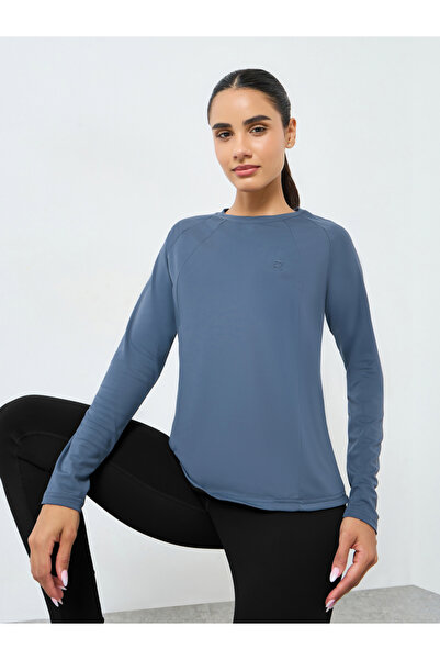 Styli Women Rubber Logo Thumbhole Top