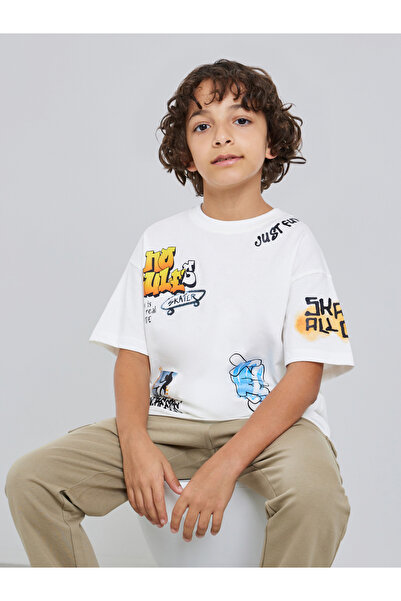 Styli تيشيرت أولادي قصة فضفاضة مطبوع عليه رسومات من ماركة أوف وايت