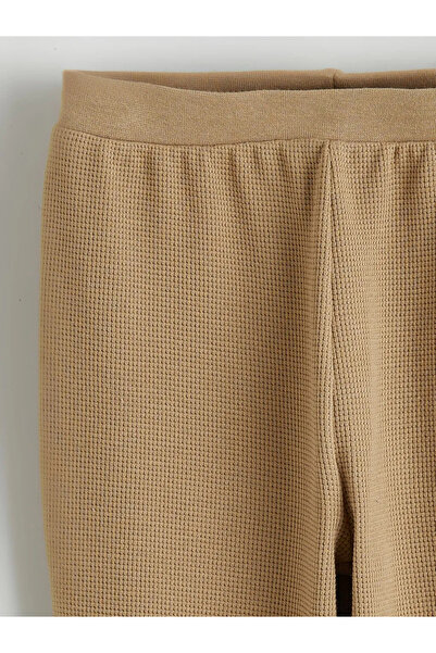 LC Waikiki سترة وبنطلون رياضي للأولاد الصغار بياقة دائرية