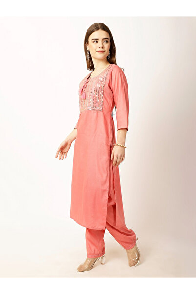 RUE COLLECTION By Styli طقم نسائي وردي اللون من الكورتا المرصعة بالترتر مع بنطال