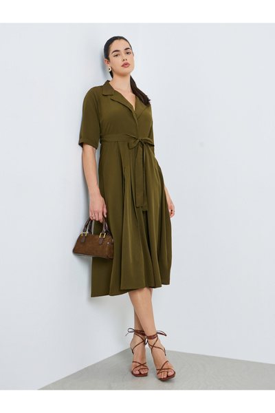 Styli فستان بليزر ميدي سادة بلون الزيتوني للنساء