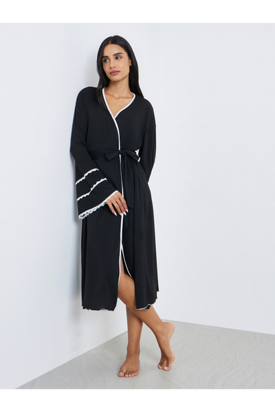 Styli Contrast Lace Flare Sleeve Robe