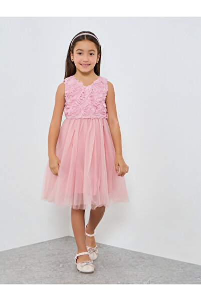 Take Two By Styli فستان بناتي بدون أكمام مزين بتفاصيل زهور وردية اللون من قما...