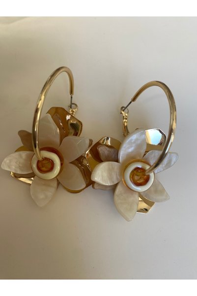 JEWELRY أقراط دائرية ذهبية اللون بتفاصيل على شكل زهرة - متعددة الألوان