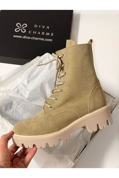 DIVA CHARMS Beige suede boots