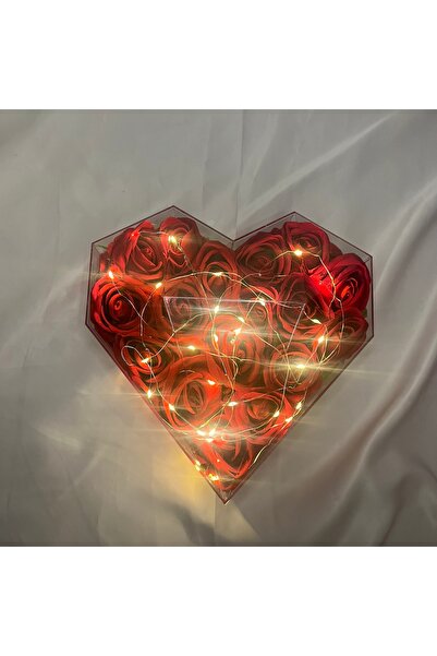 Tui Design Solmayan Kırmızı Güllü ve Ledli Kalp Şeklinde Prizma Kutu