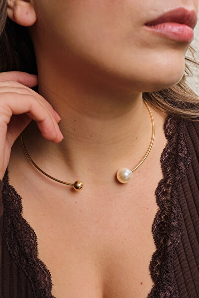 ByFlorya Jewelry قلادة خانقة VIP مزينة باللؤلؤ، إكسسوار معدني بطول 40 سم