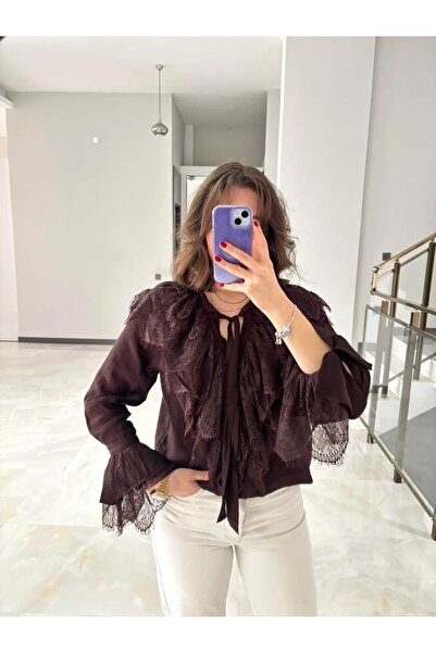 Sude Kızanlıklı Collar and Sleeve Lace Ruffle Detailed Shirt