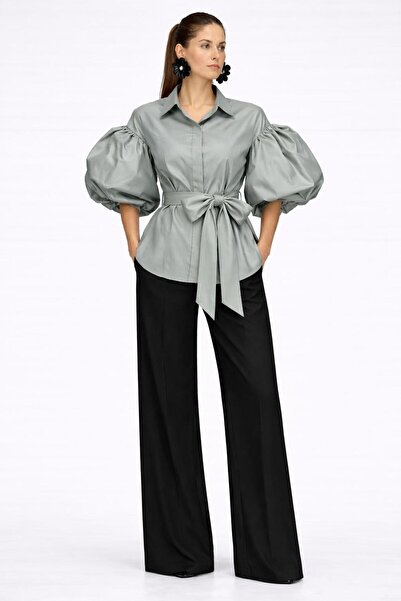 ALYEL NAKER قميص من التفتا مع تفاصيل الأكمام المنتفخة وحزام متنقل