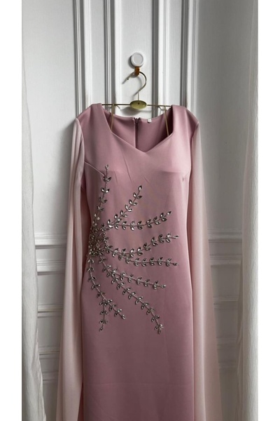 LUMY A delicate evening dress that combines elegance and luxury