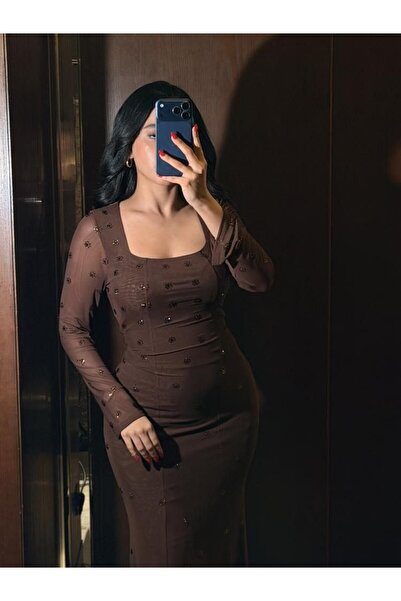 ainaqat aljawhara Long evening dress with sleeves