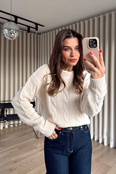 Sue Store Ecru Knitted Model Sweater