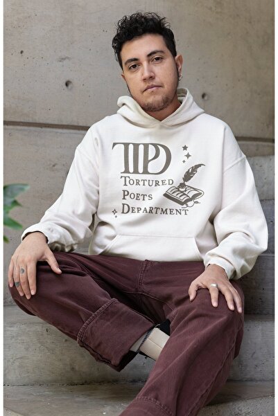 Fuddy Moda سويت شيرت للجنسين من The Tortured Poets Department مكتوب عليه بغطا...