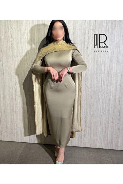 DRM فستان راقٍ بتصميم أنثوي ناعم لون بيج ذهبي انيق