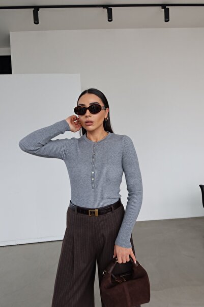 Özge Özgenç Crew Neck Buttoned Corded Fabric Knitwear Sweater