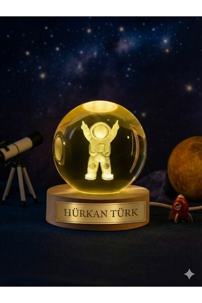 Lexi Bella İsime Kişiye Özel Ledli USB Ahşap Standlı Astronot Temalı Kristal ...