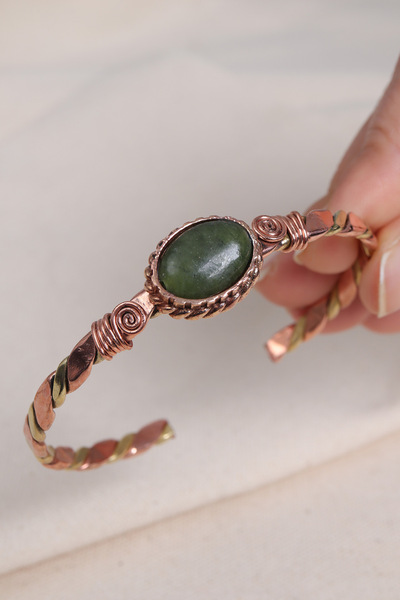 Süspüs Accessories سوار نحاسي بأكمام ذهبية وردية مرصعة بحجر اليشم