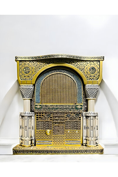 KINZ AL-HADAYA A sculpted masterpiece of the tomb's facade in the Prophet's M...