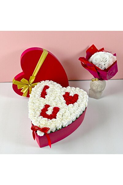 velve Aranjament floral Love cu 119 trandafiri de sapun in forma de inima