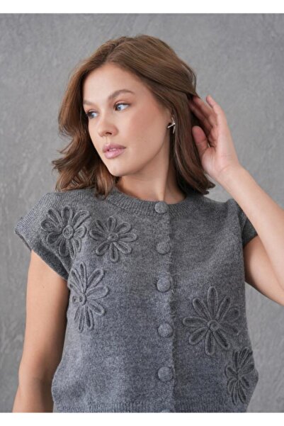 fuşyha butik Kendiliğinden Düğmeli Çiçek İşlemeli Triko Süveter